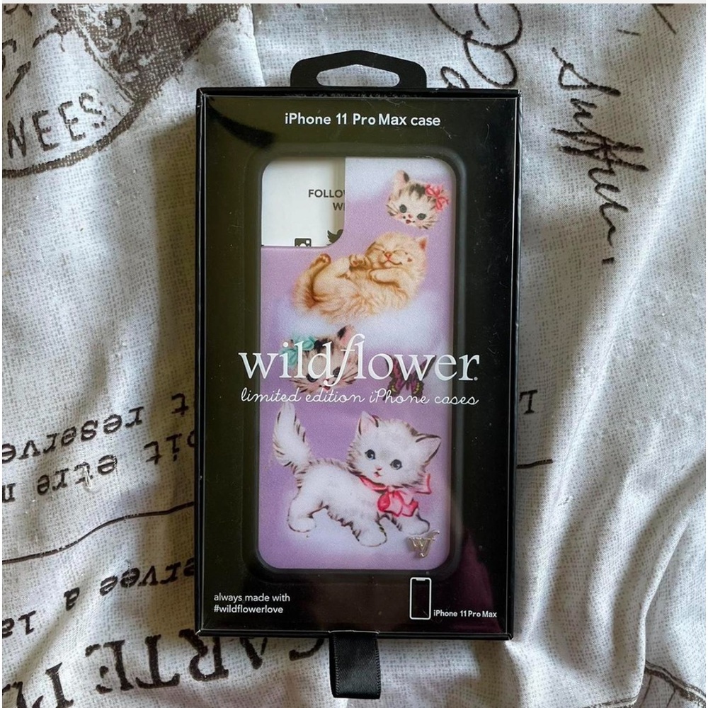 Wildflower iPhone 11 Pro Max case🐈🐈‍⬛💕
!NEVER BEEN USED!